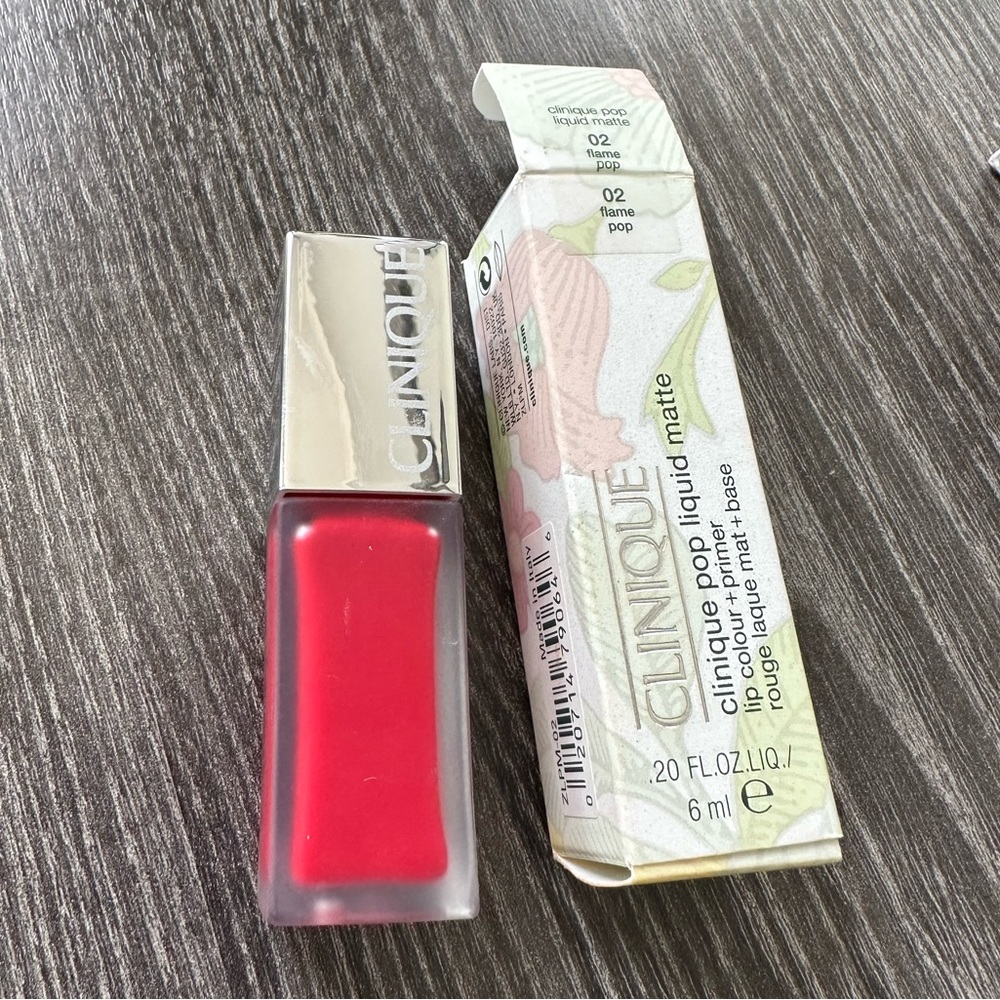 Clinique Pop Liquid Matte Lip Colour - 02 Flame pop red new in box